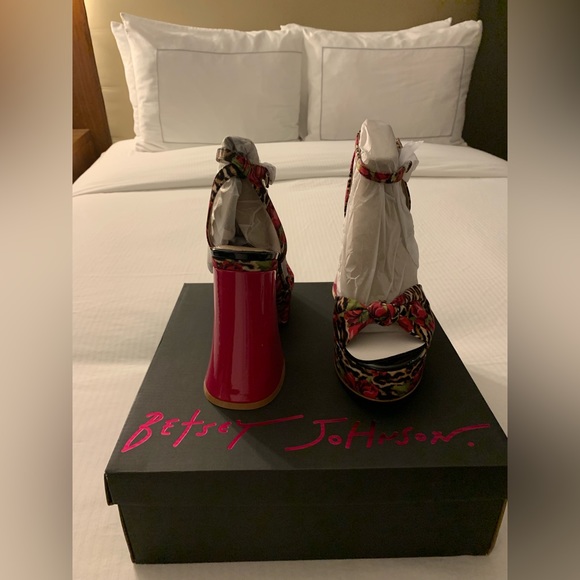 Betsey Johnson Women’s Brylie Leopard Floral Print Platform Block Heeled 4.5” - Picture 7 of 10